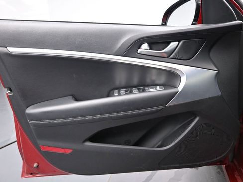 Used 2023 Genesis G70 2.0T image 29