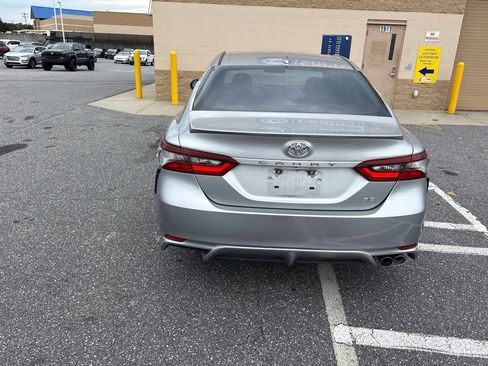Used 2021 Toyota Camry SE FWD image 11