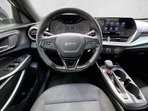 Used 2024 Chevrolet Trax RS FWD image 7