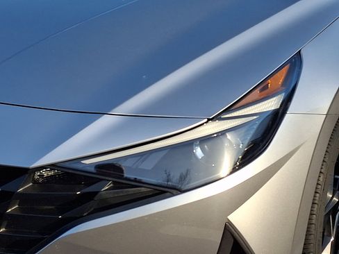 Used 2023 Hyundai Elantra SEL w/ Convenience Package image 6