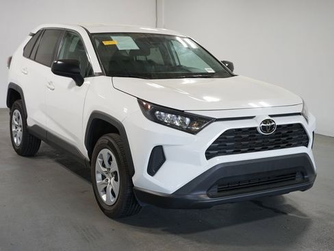 Used 2022 Toyota RAV4 LE image 3