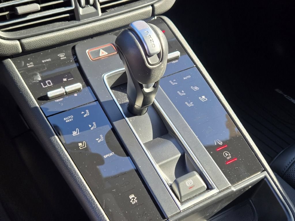 Certified 2024 Porsche Macan AWD/4WD image 25