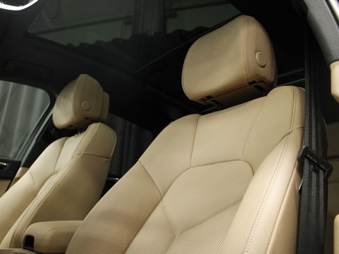New 2026 Porsche Macan AWD/4WD image 27