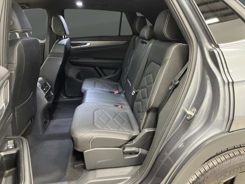 Used 2024 Volkswagen Atlas Cross Sport SE w/ Panoramic Sunroof Package image 28