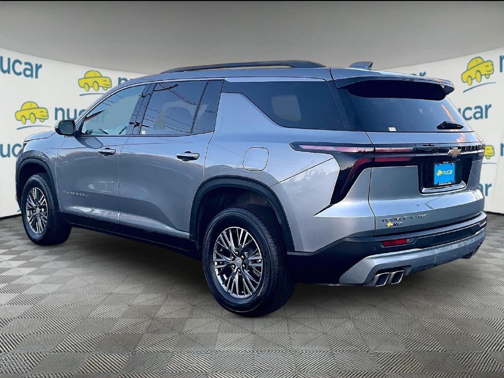 Used 2025 Chevrolet Traverse LT AWD/4WD image 4