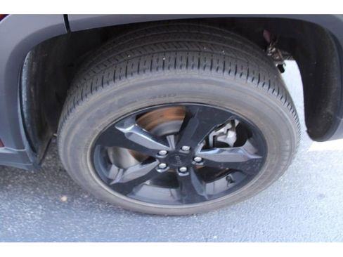 Used 2023 Jeep Grand Cherokee L Laredo AWD/4WD image 9