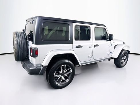 Used 2024 Jeep Wrangler Sport S image 9