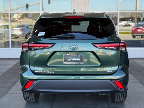 Certified 2024 Toyota Highlander XLE image 10