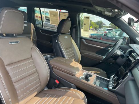 Used 2026 GMC Acadia Denali Ultimate FWD image 32