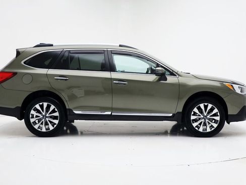 Used 2017 Subaru Outback 2.5i Touring w/ Popular Package #5A image 3