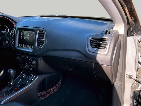 Used 2020 Jeep Compass Trailhawk AWD/4WD image 19