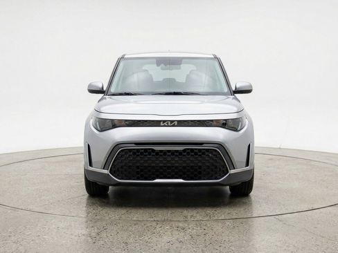 Used 2025 Kia Soul LX w/ LX Technology Package FWD image 2