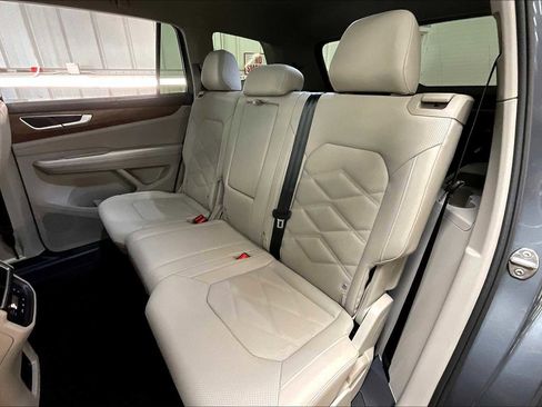 New 2025 Volkswagen Atlas SE image 12