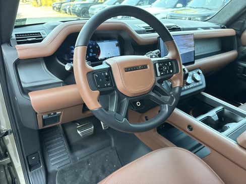 Used 2025 Land Rover Defender 110 image 22