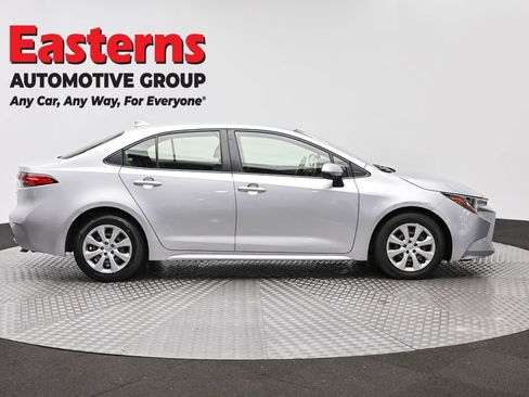 Used 2022 Toyota Corolla LE FWD image 4