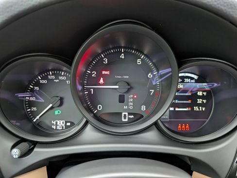Certified 2025 Porsche Macan AWD/4WD image 31