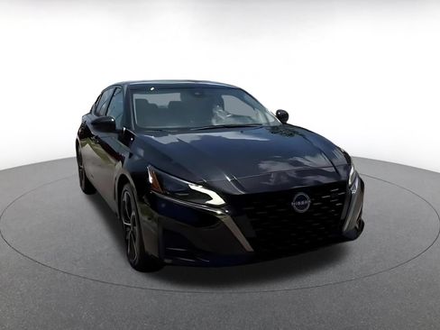 Used 2025 Nissan Altima 2.5 SR FWD image 3