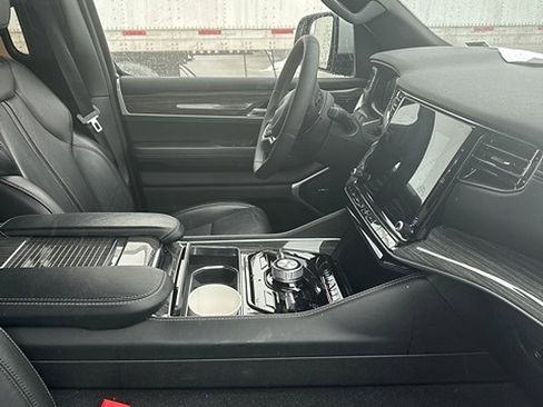 Used 2022 Jeep Wagoneer Series III image 15