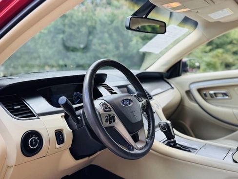 Used 2015 Ford Taurus SEL image 11