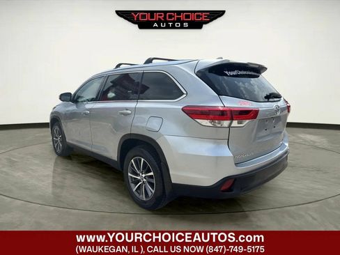 Used 2019 Toyota Highlander XLE AWD/4WD image 3