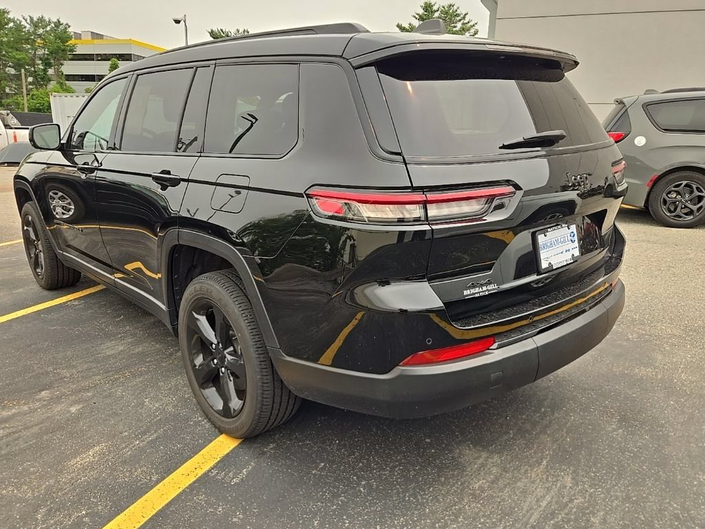 Used 2023 Jeep Grand Cherokee L Laredo AWD/4WD image 8