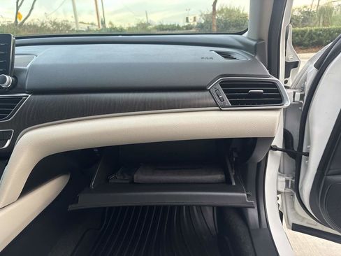 Used 2018 Honda Accord EX image 18