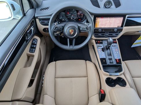 Used 2025 Porsche Macan image 6