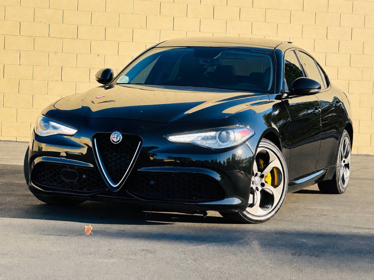 Used 2017 Alfa Romeo Giulia AWD image 3