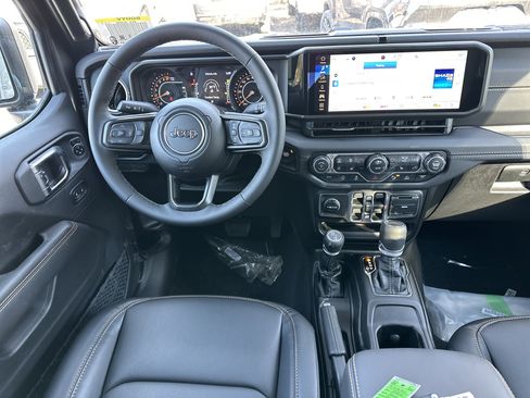 New 2026 Jeep Gladiator Sahara image 33