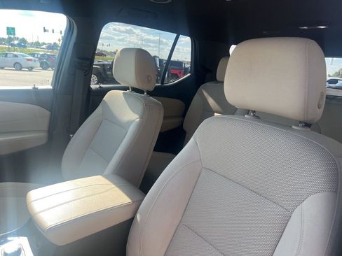 Used 2023 Chevrolet Traverse LS image 10