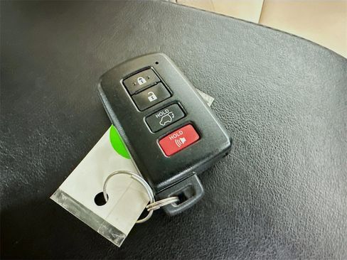 Used 2015 Toyota RAV4 Limited image 41