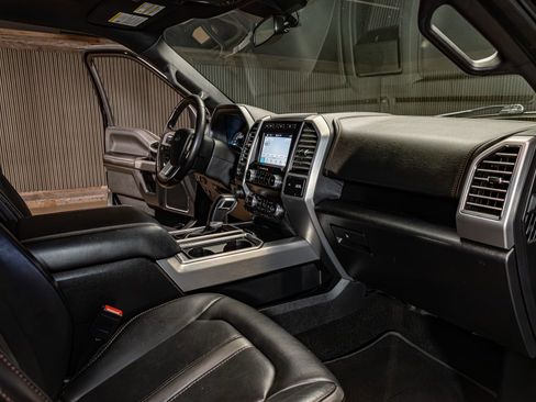 Used 2019 Ford F150 Platinum w/ Equipment Group 701A Luxury AWD/4WD image 18