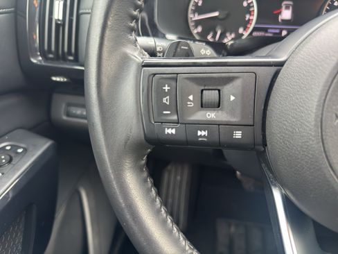 Used 2024 Nissan Pathfinder SV FWD image 29