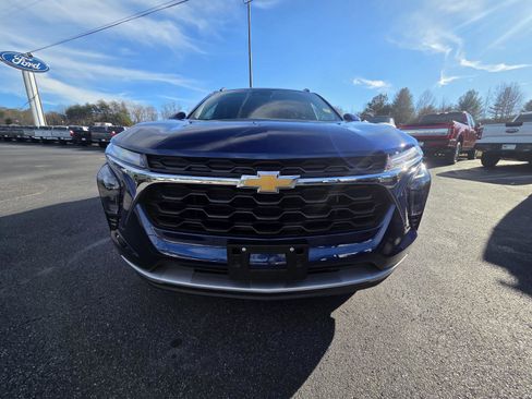 Used 2024 Chevrolet Trax LT w/ Driver Confidence Package image 5