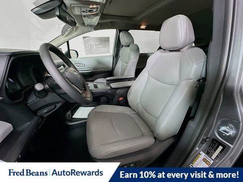 New 2026 Toyota Sienna XLE image 12