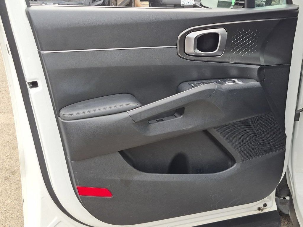 Certified 2023 Kia Sorento EX w/ Panoramic Sunroof Package AWD/4WD image 23
