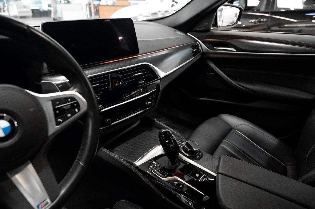 Used 2023 BMW M550i xDrive w/ Executive Package AWD/4WD image 23