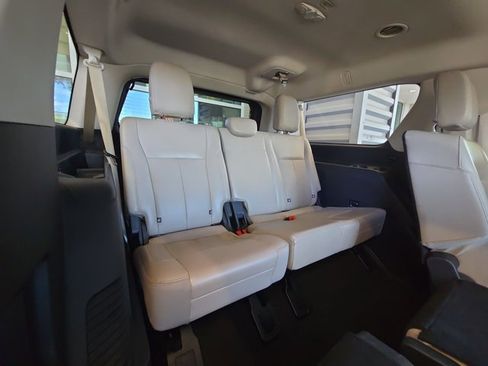 Used 2024 Ford Expedition Max XLT image 19