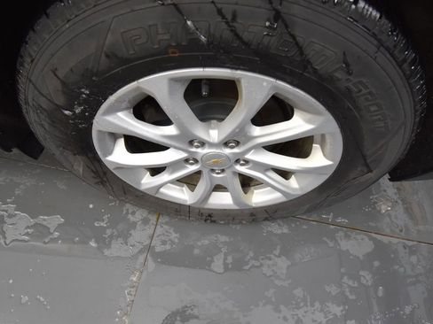 Used 2020 Chevrolet Equinox LS w/ LS Convenience Package image 9