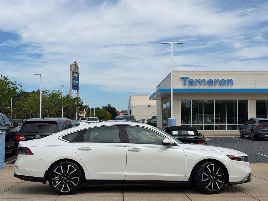 Used 2023 Honda Accord Touring image 4