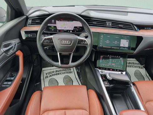 Used 2022 Audi e-tron Prestige w/ Prestige Package AWD/4WD image 23