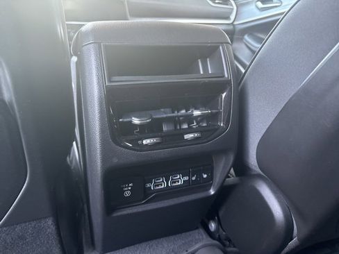 Used 2022 Jeep Grand Cherokee Limited image 16