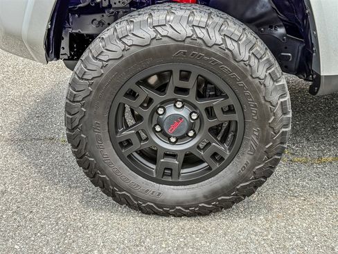 Used 2018 Toyota 4Runner TRD Off-Road Premium AWD/4WD image 16