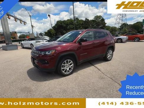 Used 2022 Jeep Compass Latitude w/ Sun and Sound Group AWD/4WD image 4