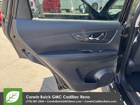 Used 2019 Nissan Rogue SV AWD/4WD image 17