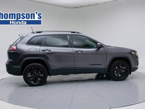 Used 2020 Jeep Cherokee Latitude Plus AWD/4WD image 2