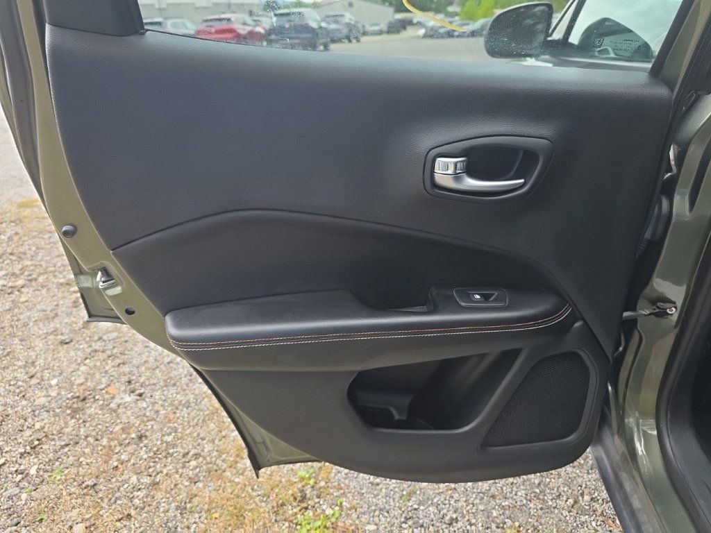 Used 2019 Jeep Compass Latitude w/ Cold Weather Group AWD/4WD image 15