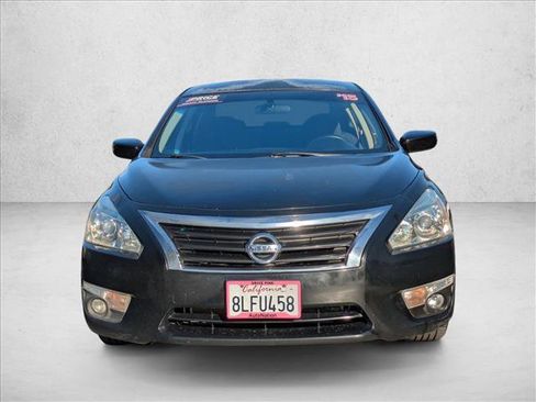 Used 2015 Nissan Altima 2.5 SV image 2