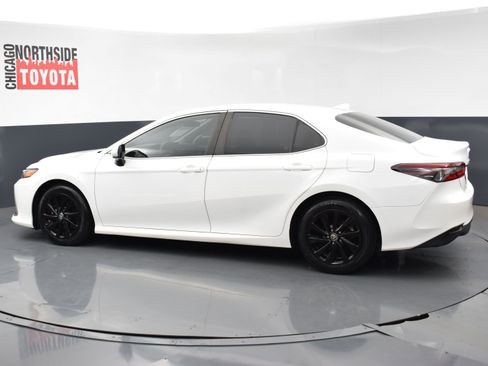 Used 2022 Toyota Camry LE image 2
