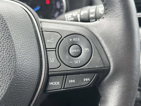 Used 2022 Toyota RAV4 XLE Premium AWD/4WD image 23